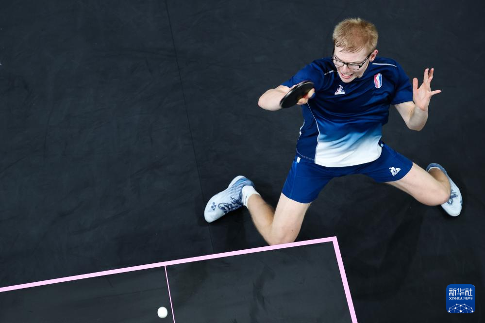 冲突行为采 冲突行为采