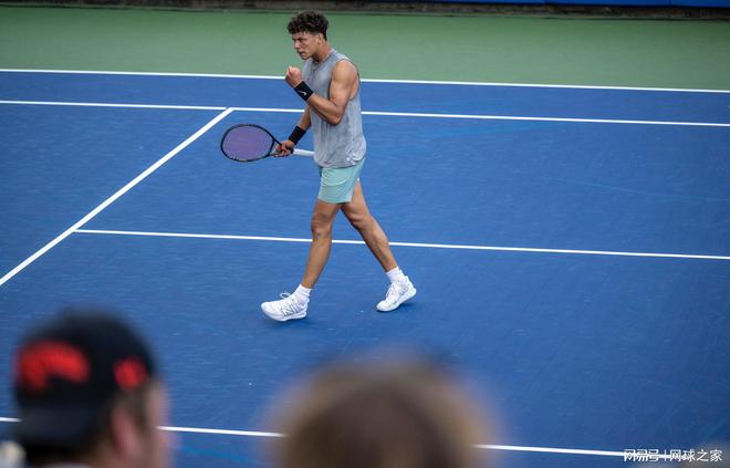 他不仅仅是 他不仅仅是