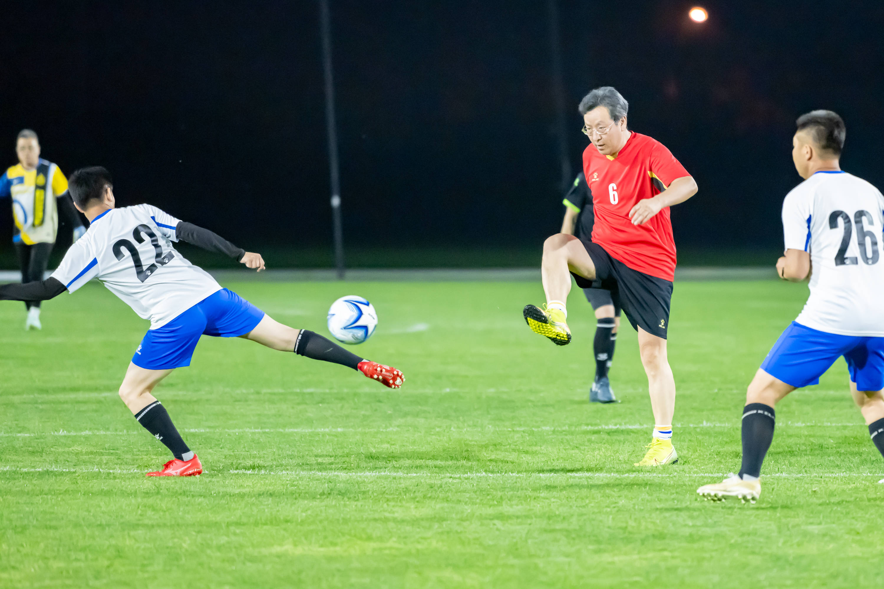 这暴露了他 这暴露了他